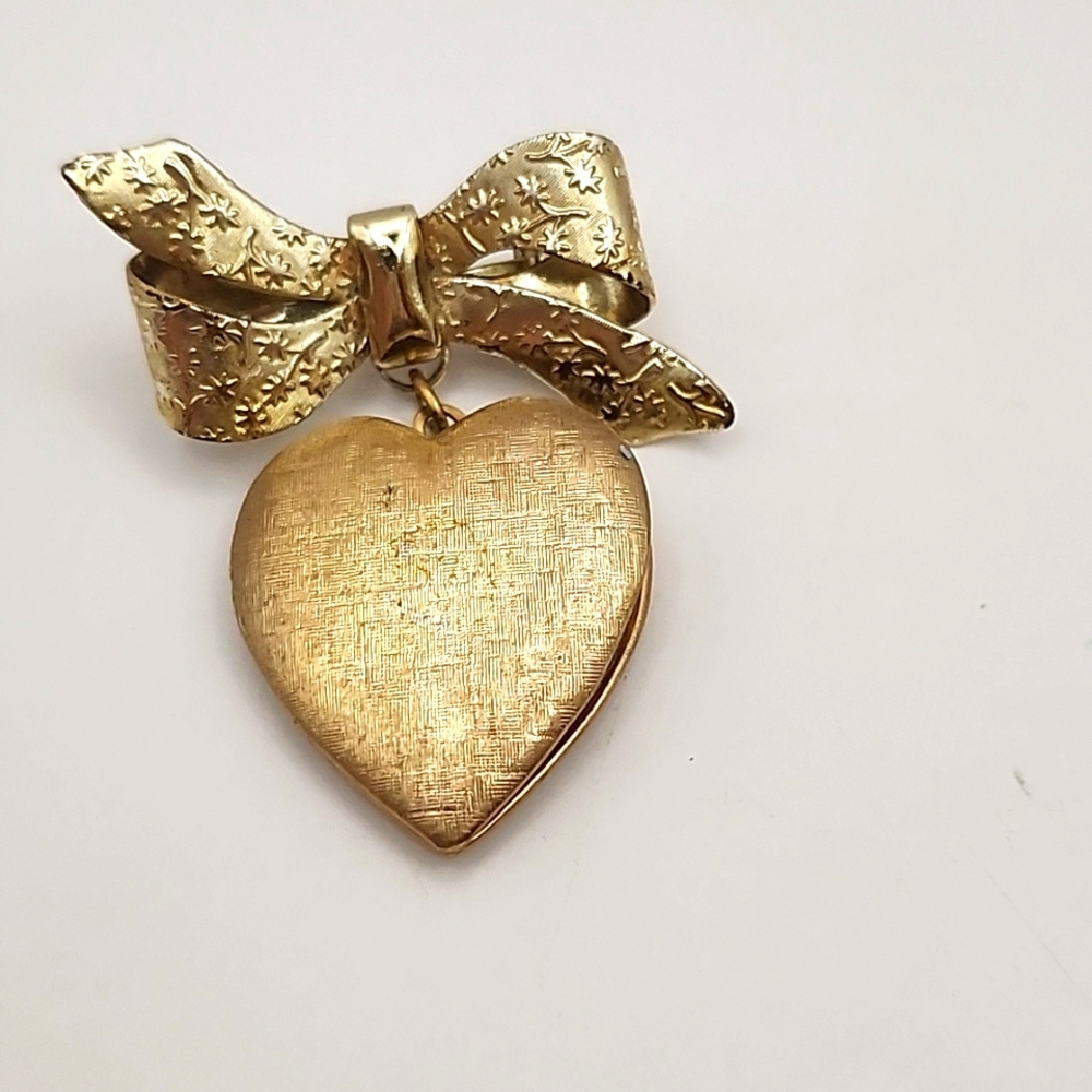 Vintage Gold Tone Heart Locket Brooch